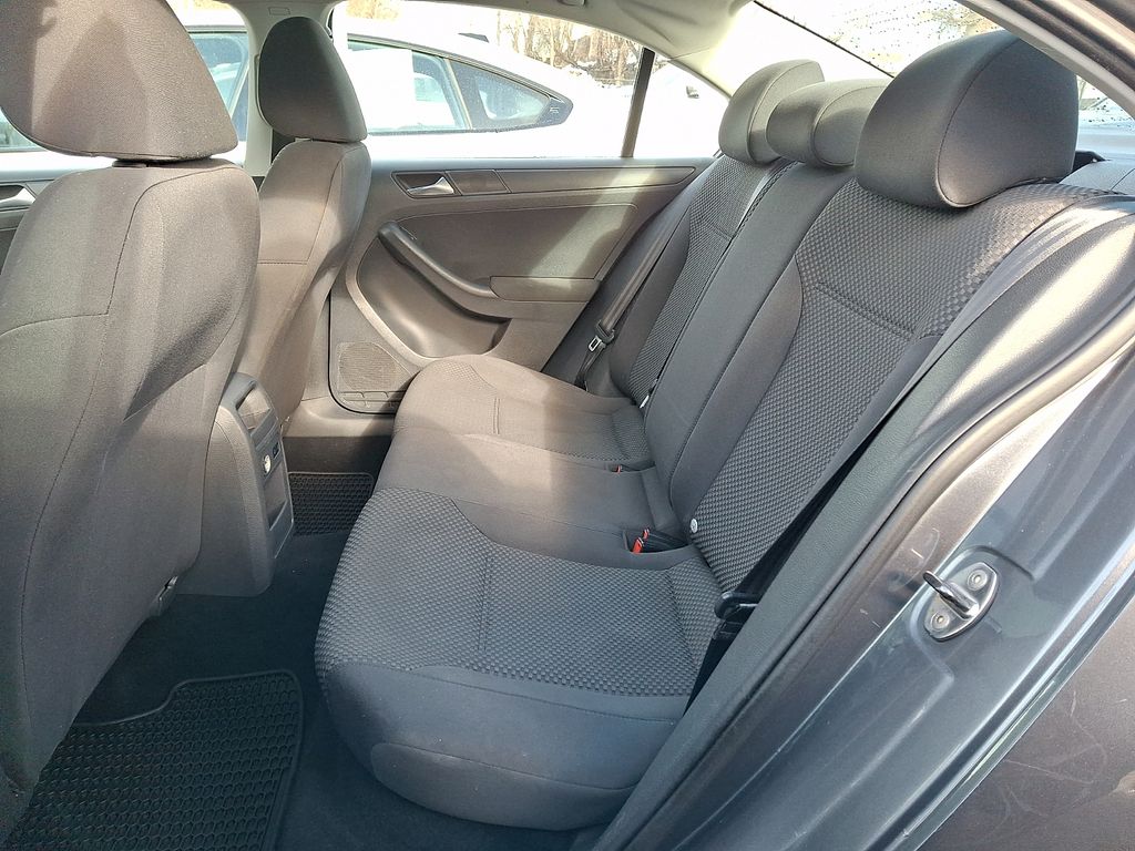 Thumbnail: 2012 Volkswagen Jetta - 8