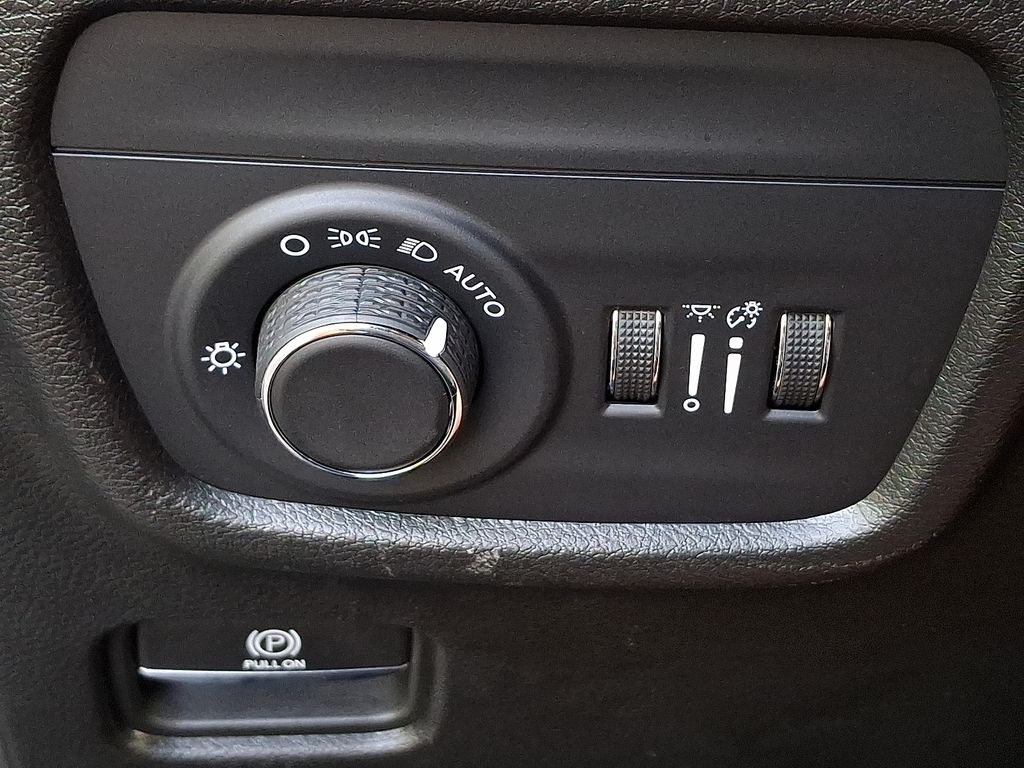 2023 Jeep Grand Cherokee Laredo 21