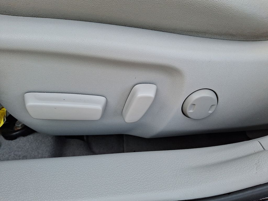 Thumbnail: 2014 Toyota Camry - 11