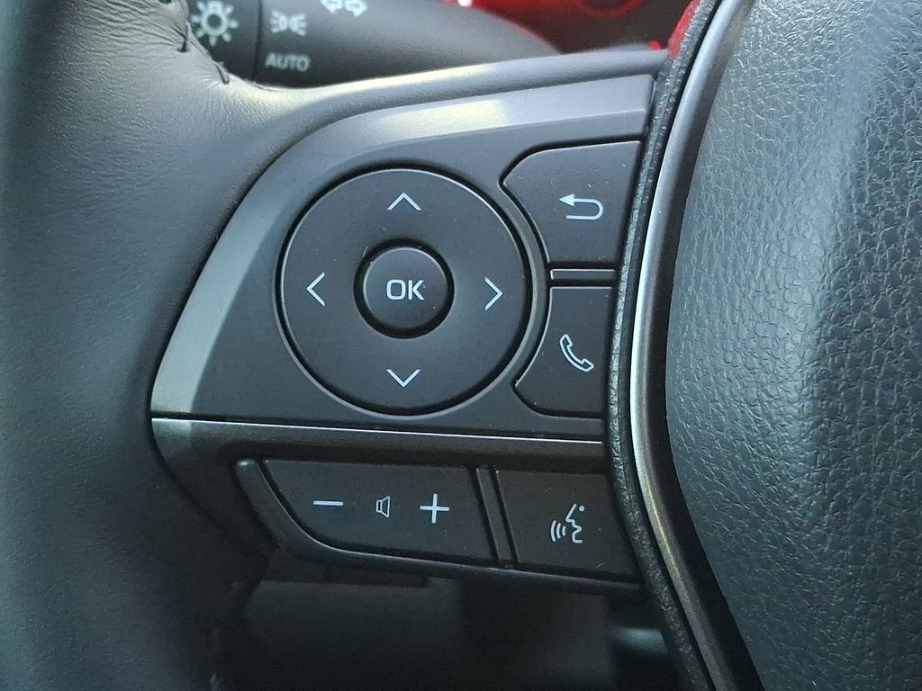 Thumbnail: 2021 Toyota Camry - 16