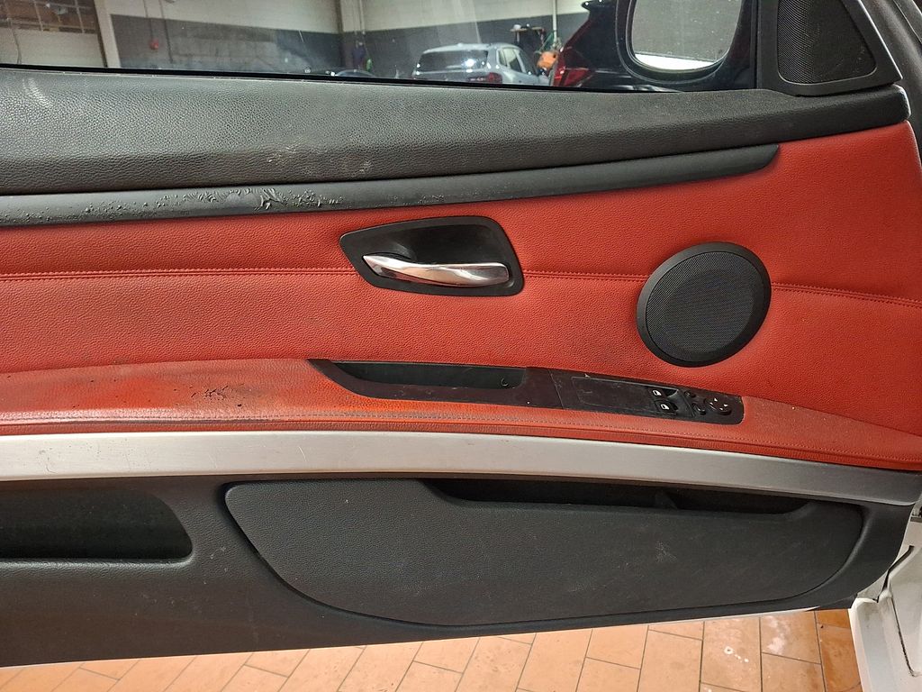 Thumbnail: 2011 BMW 3 Series - 11