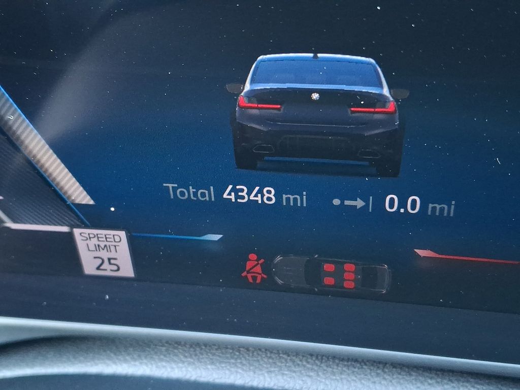 Thumbnail: 2025 BMW 3 Series - 15