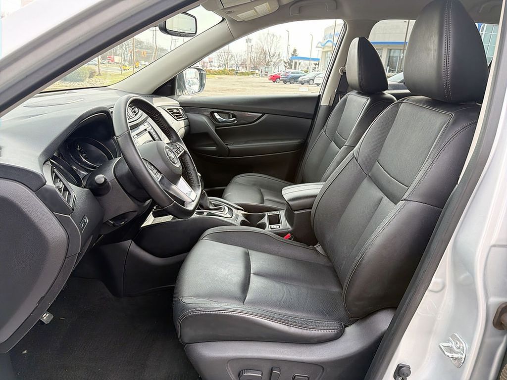 Thumbnail: 2018 Nissan Rogue - 11