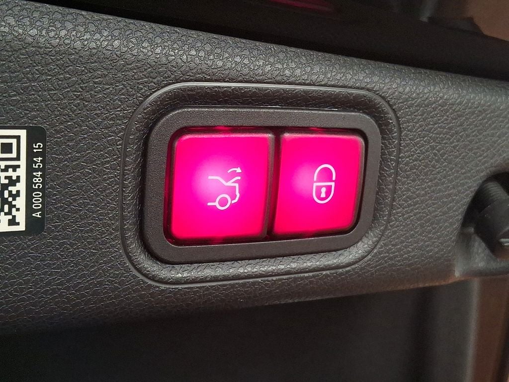 Thumbnail: 2022 Mercedes-Benz E-Class - 27