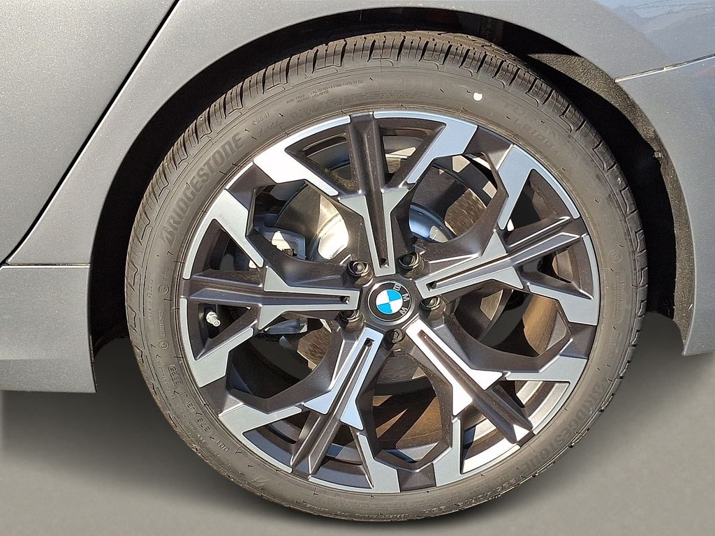 Thumbnail: 2026 BMW 3 Series - 4