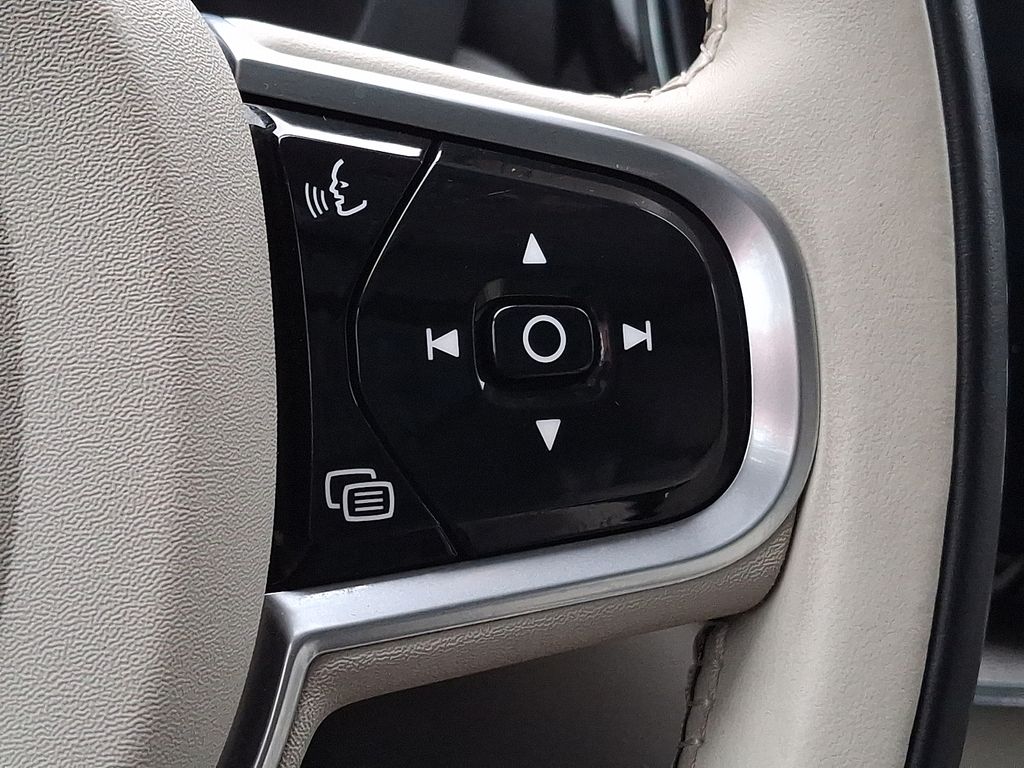 Thumbnail: 2023 Volvo XC60 - 18