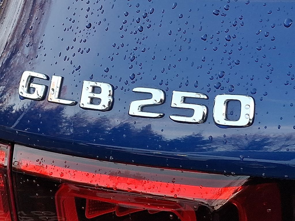 Thumbnail: 2021 Mercedes-Benz GLB - 30