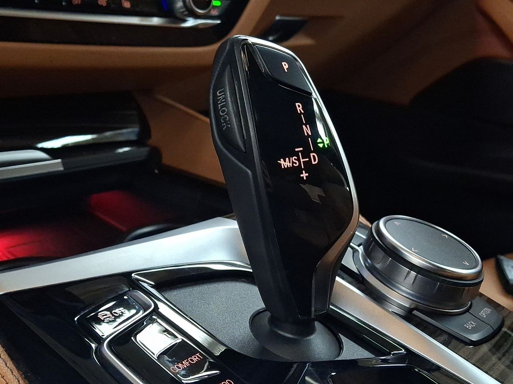 Thumbnail: 2023 BMW 5 Series - 12