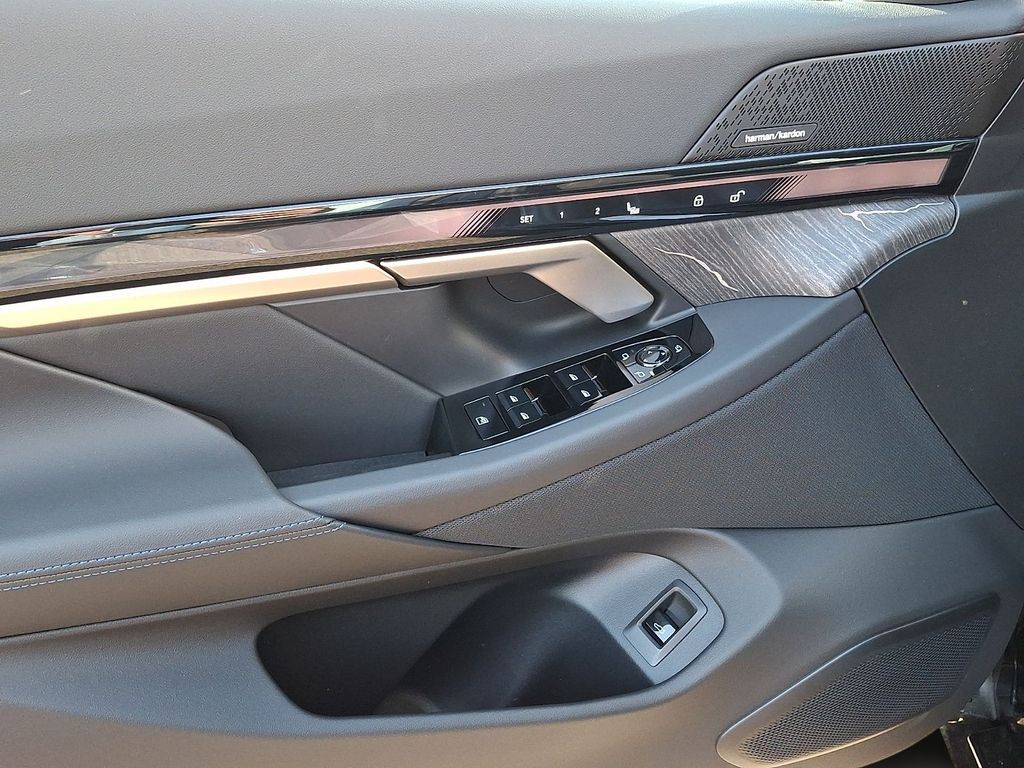 Thumbnail: 2027 BMW 5 Series - 5