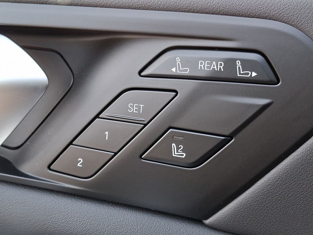 Thumbnail: 2025 BMW X7 - 25