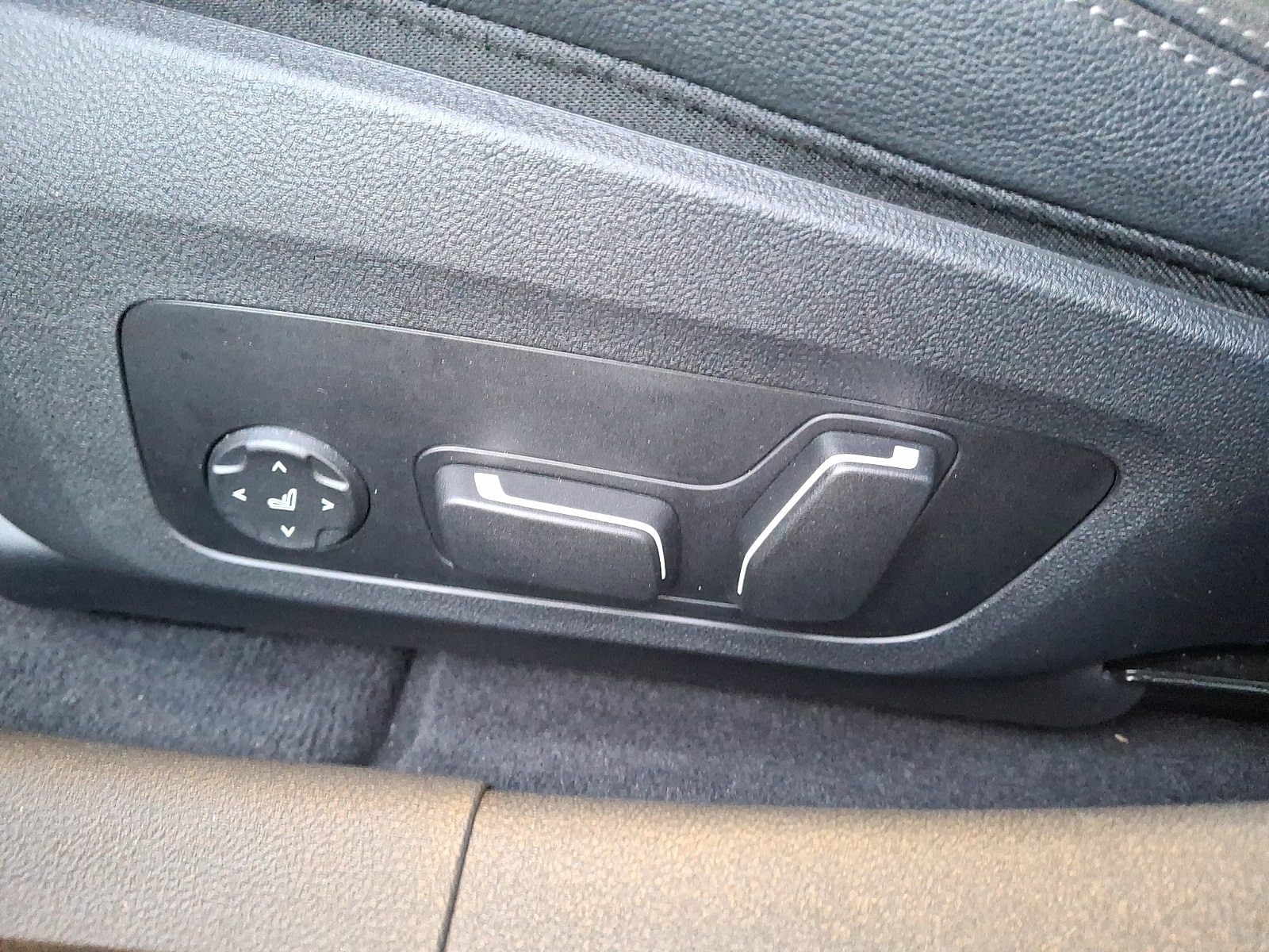 Thumbnail: 2025 BMW i4 - 12