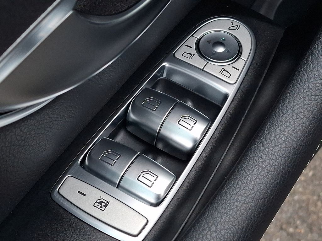 Thumbnail: 2022 Mercedes-Benz E-Class - 24