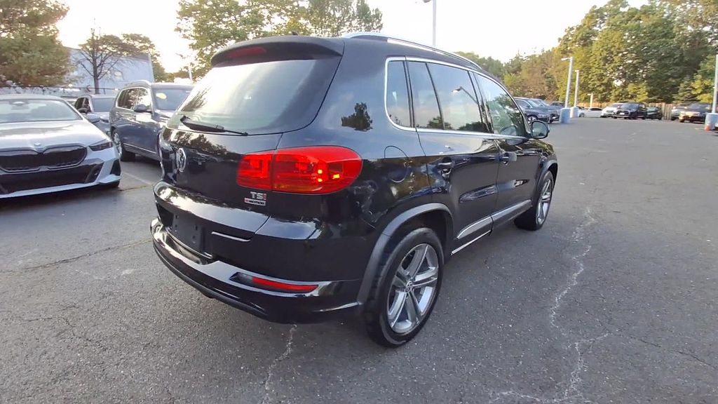 Thumbnail: 2017 Volkswagen Tiguan - 8