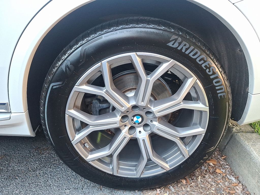 Thumbnail: 2023 BMW X7 - 7