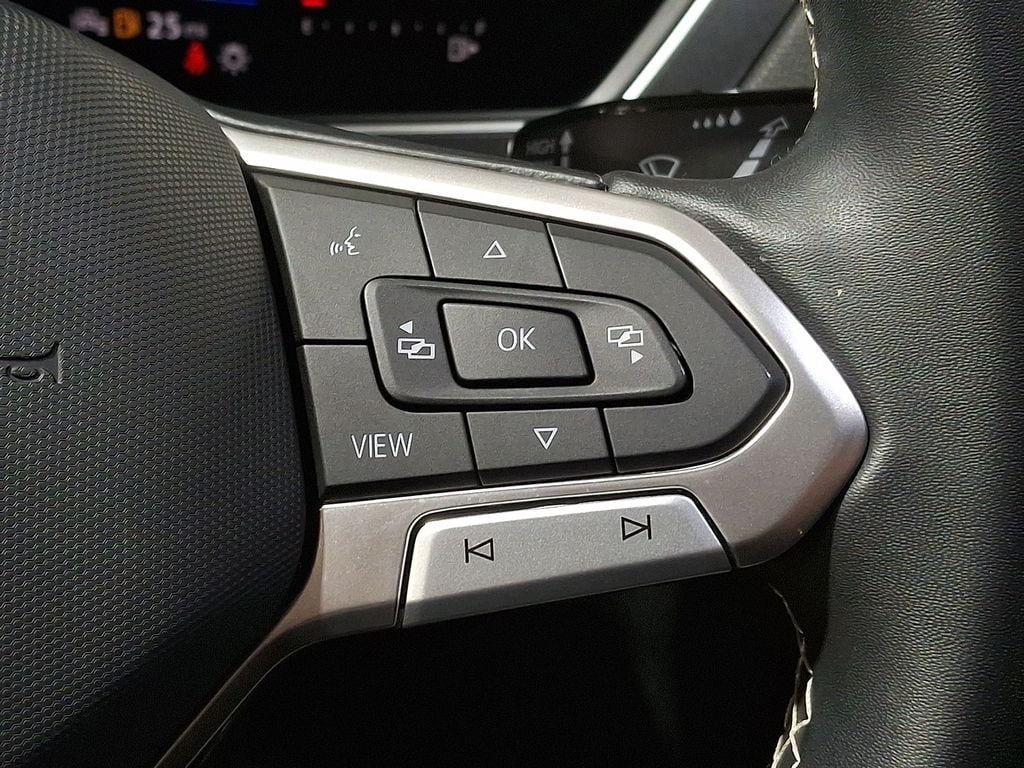 Thumbnail: 2023 Volkswagen Tiguan - 19