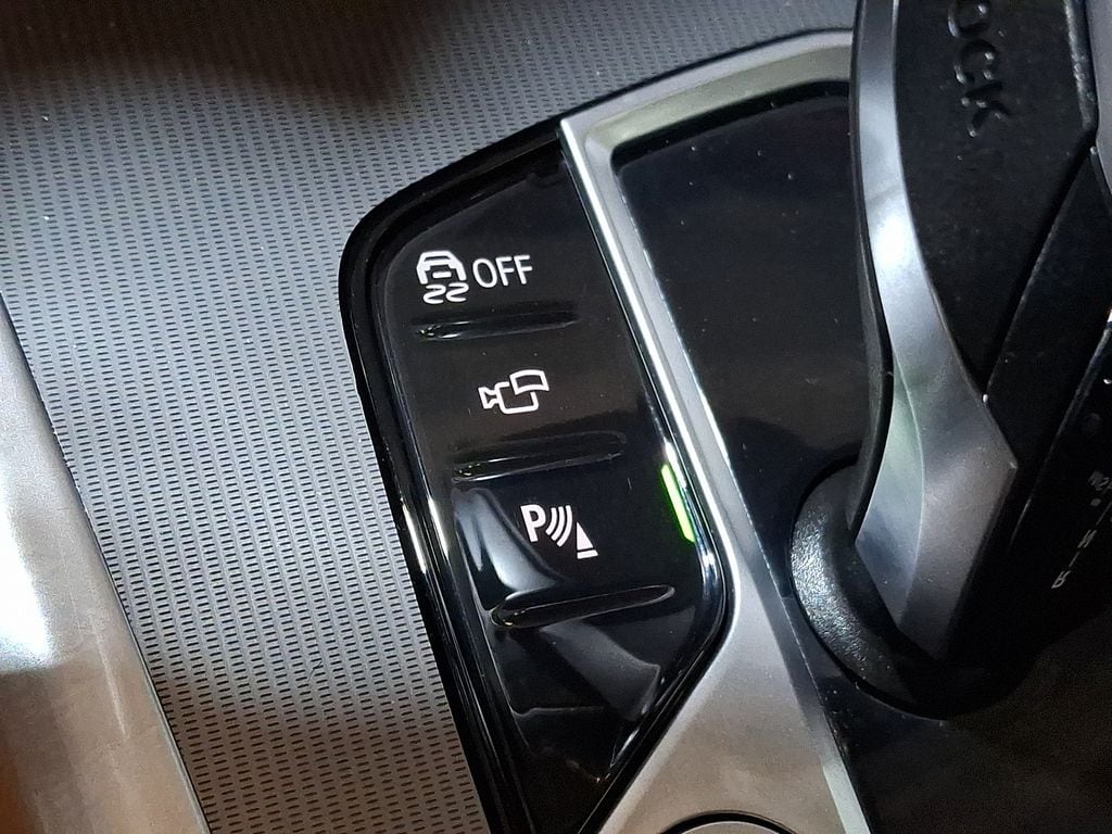 Thumbnail: 2023 BMW X6 - 20