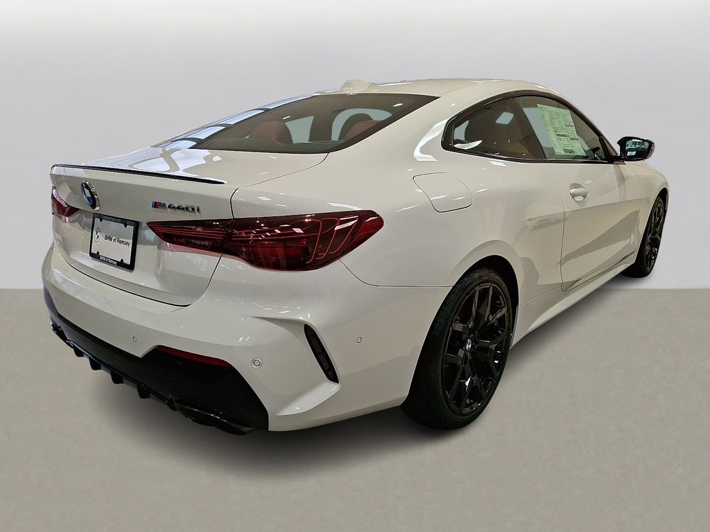 Thumbnail: 2026 BMW 4 Series - 4