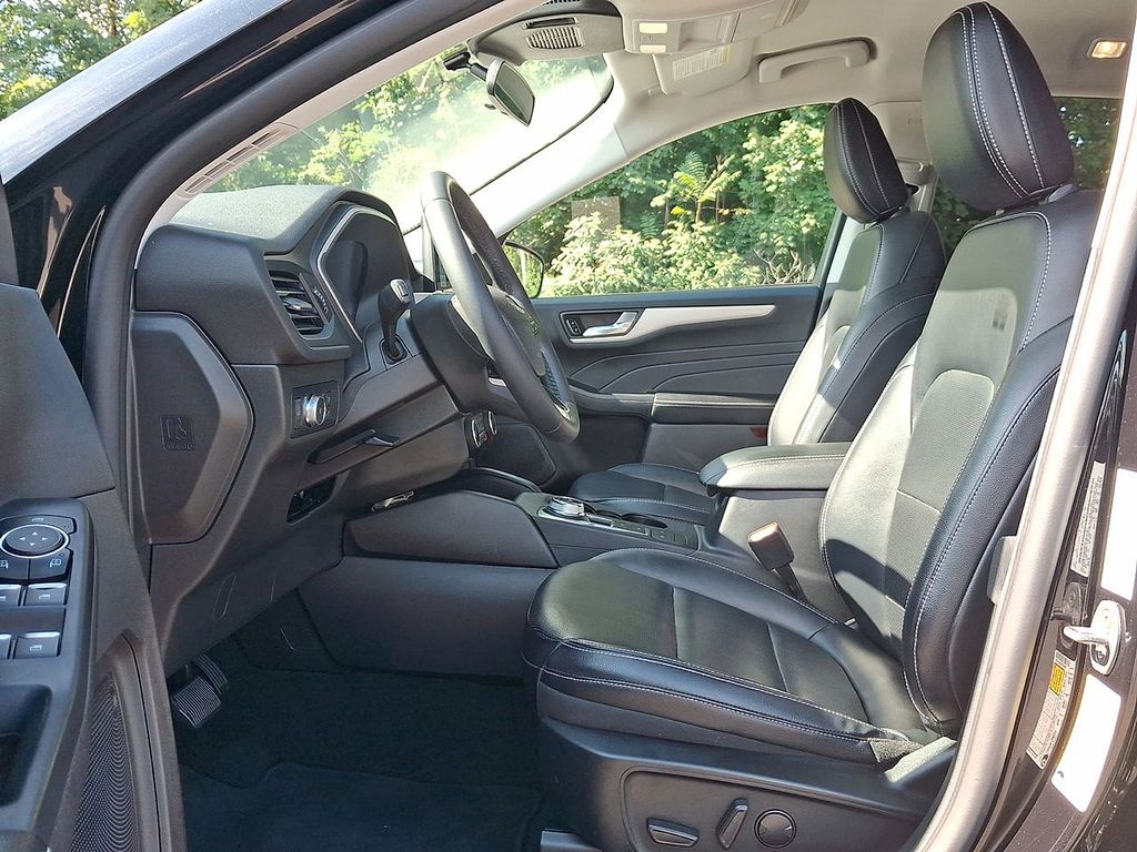 Thumbnail: 2022 Ford Escape - 17