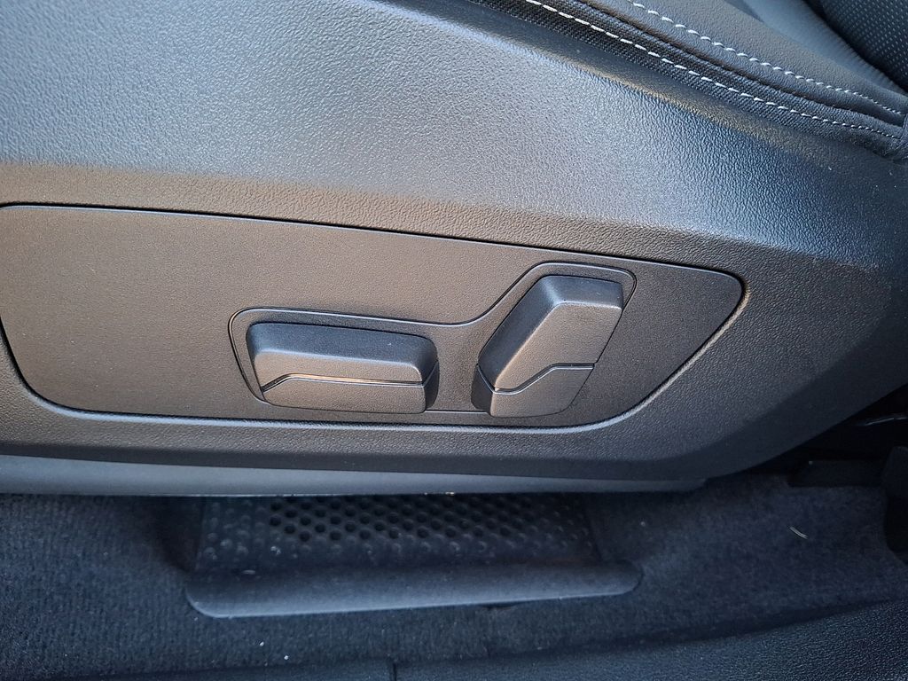 Thumbnail: 2023 BMW X1 - 11