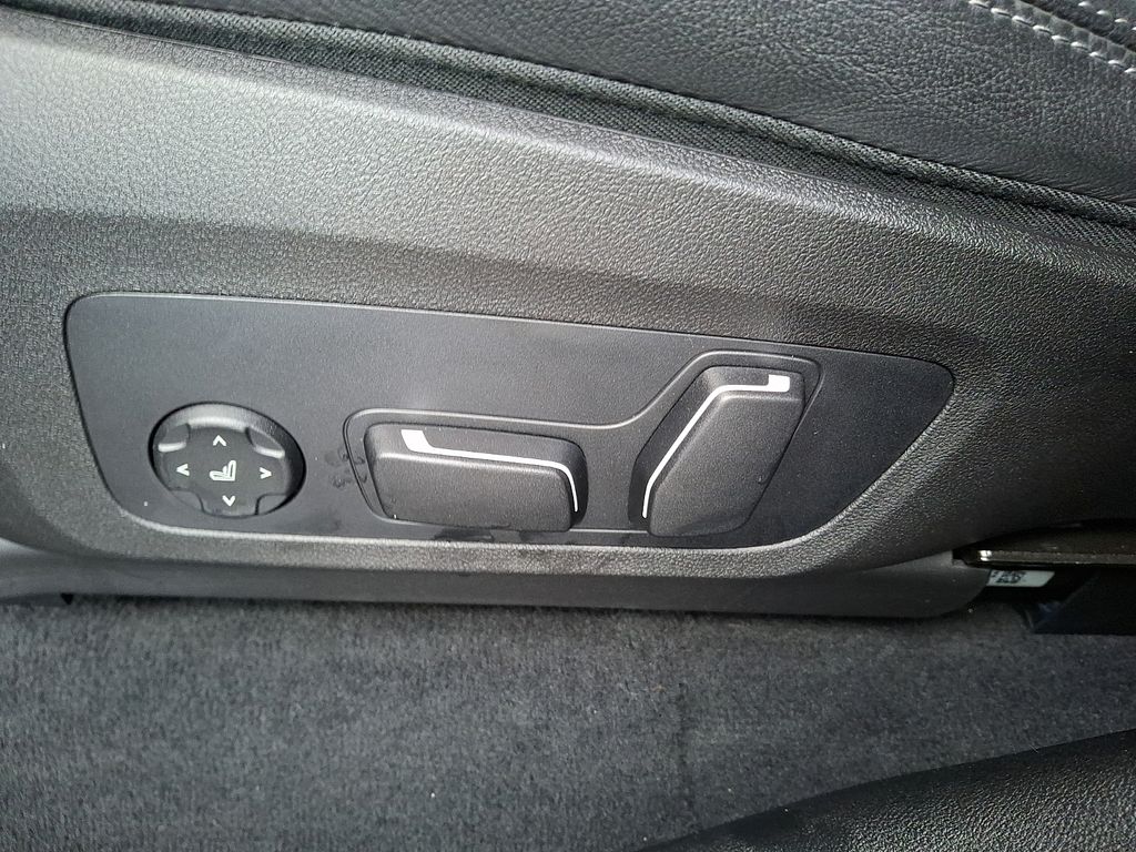 Thumbnail: 2025 BMW X4 - 11