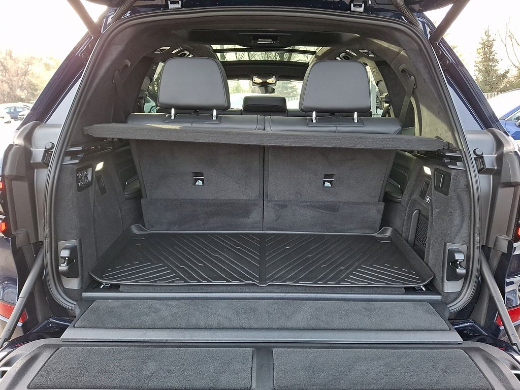 Thumbnail: 2025 BMW X7 - 28