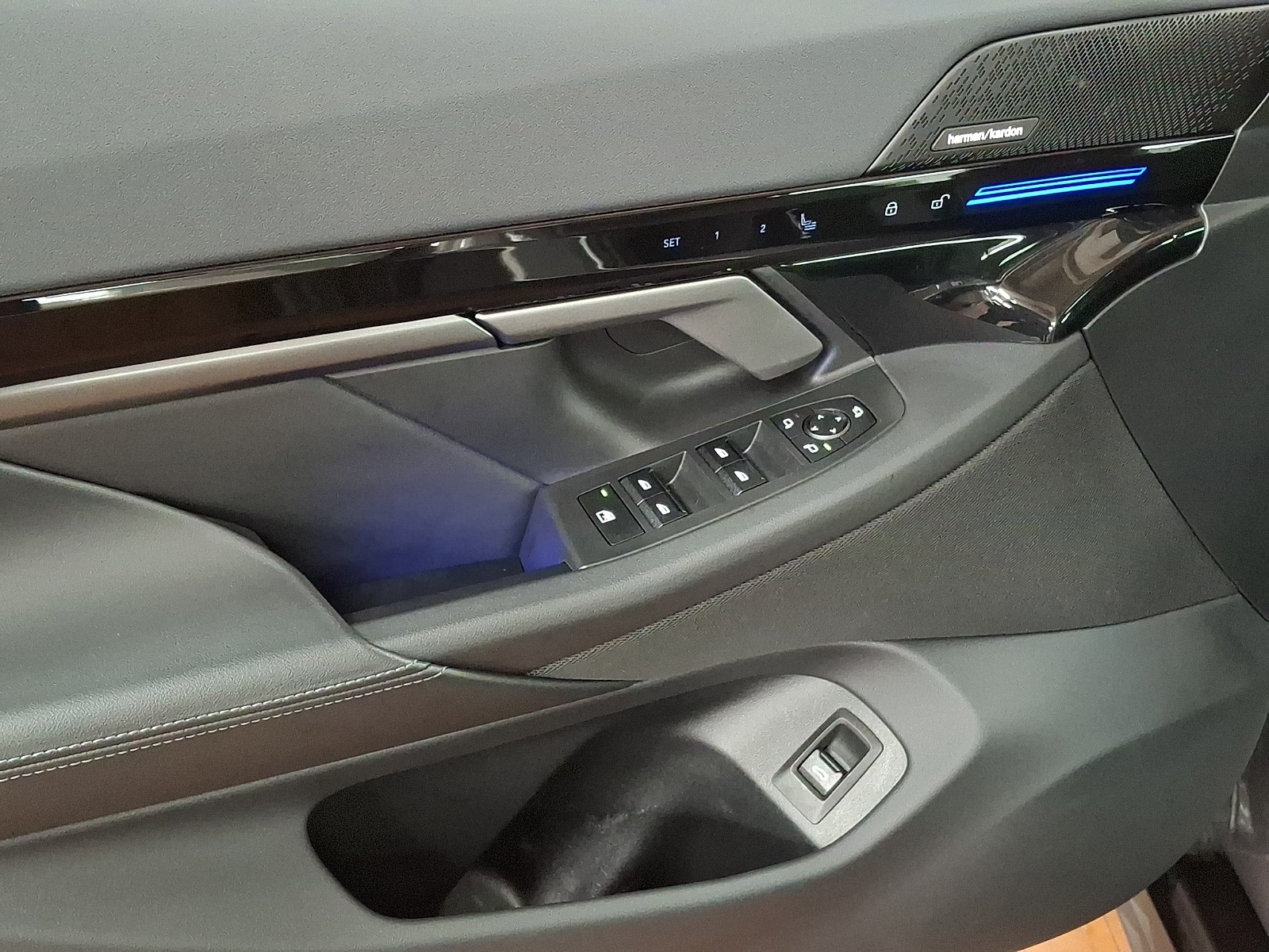 Thumbnail: 2025 BMW 5 Series - 8