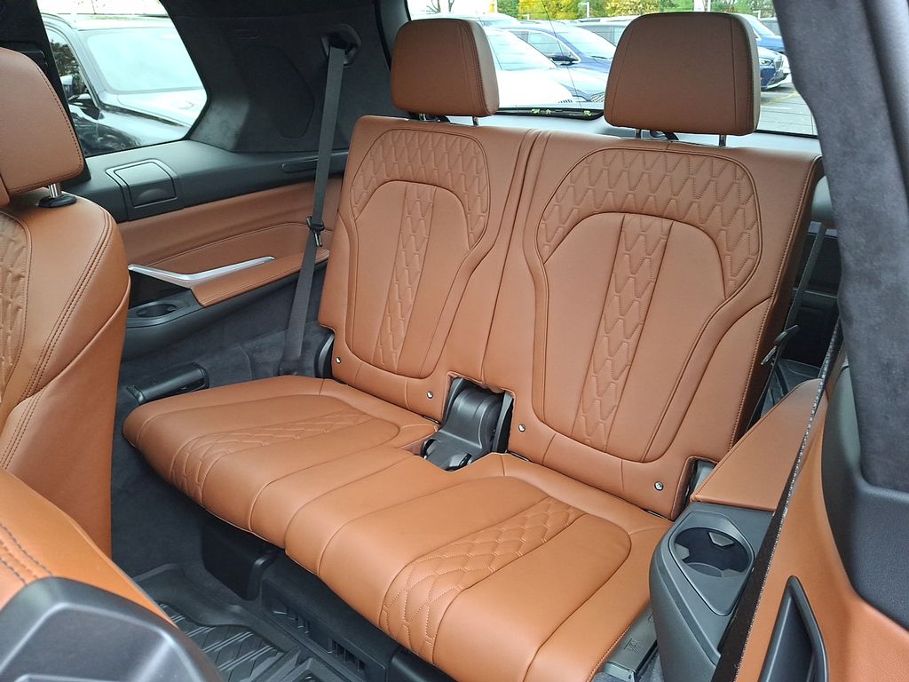 Thumbnail: 2026 BMW X7 - 9