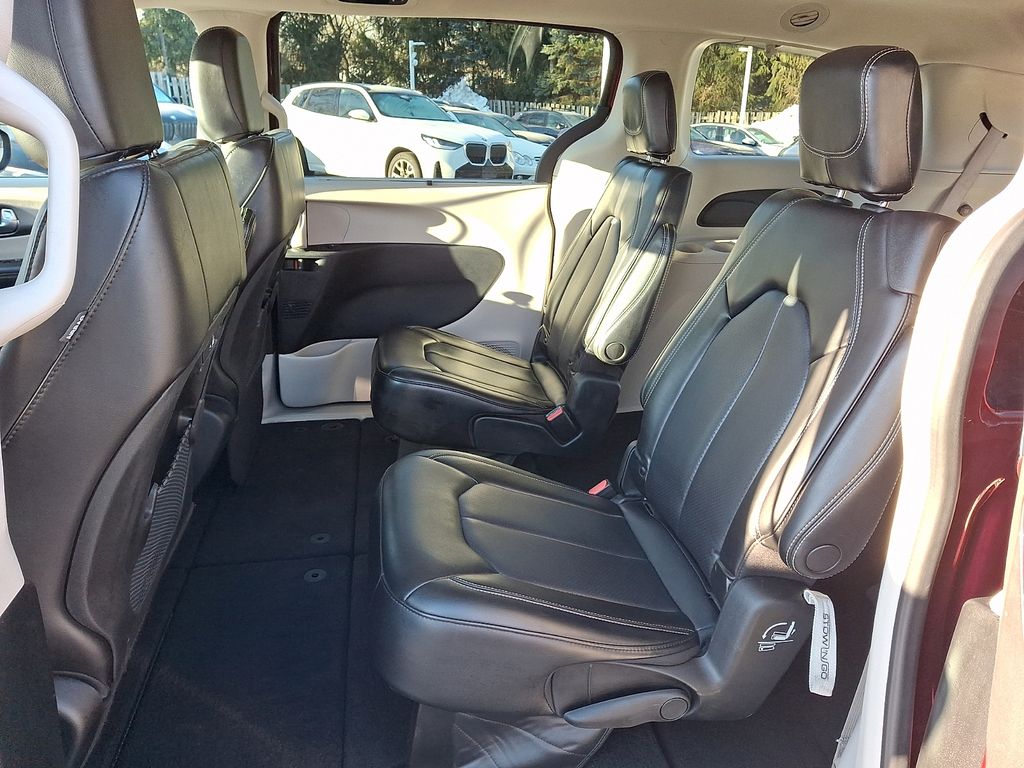 Thumbnail: 2023 Chrysler Pacifica - 8