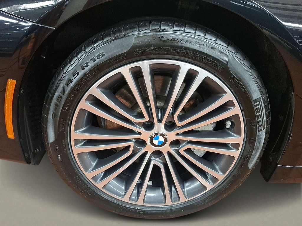 Thumbnail: 2019 BMW 5 Series - 6
