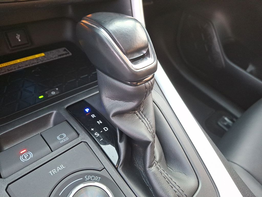 Thumbnail: 2020 Toyota RAV4 - 12