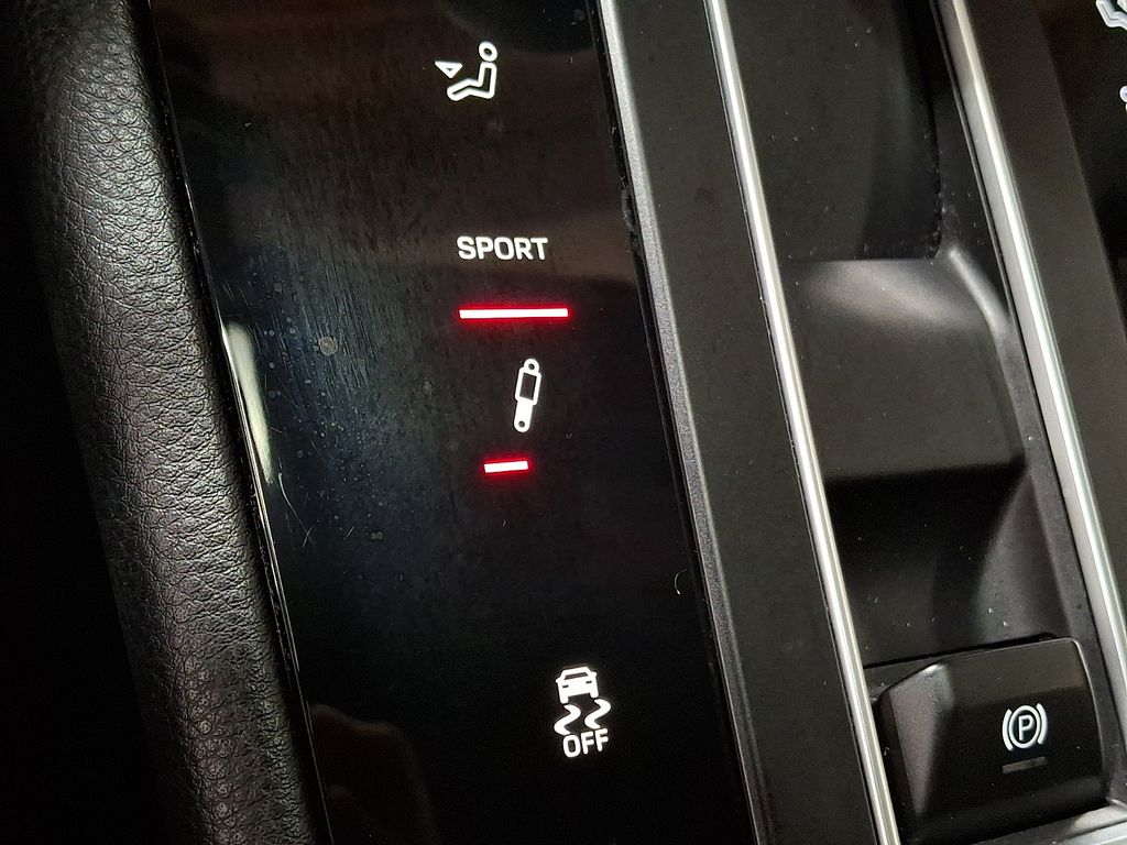 Thumbnail: 2022 Porsche Macan - 17