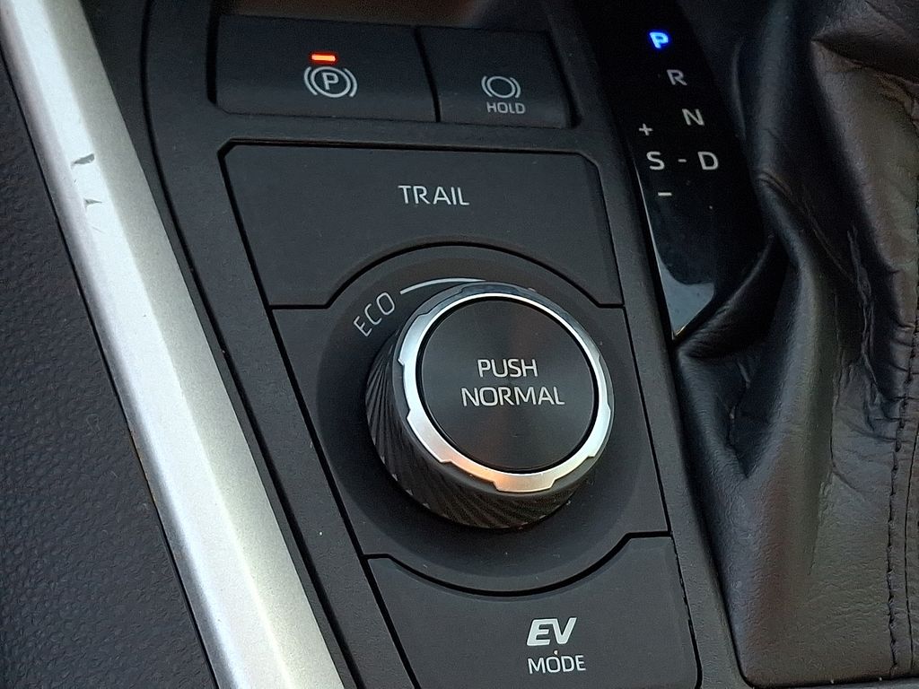 Thumbnail: 2021 Toyota RAV4 - 15