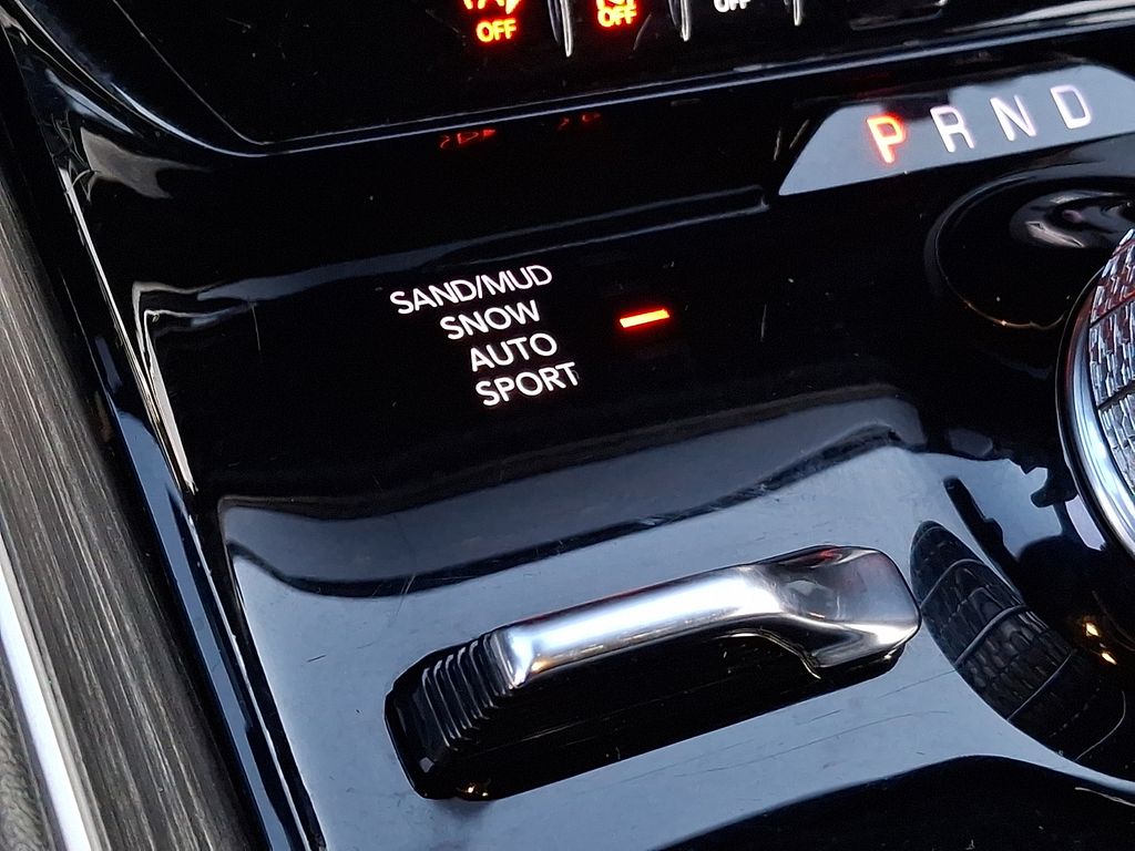 Thumbnail: 2024 Jeep Wagoneer - 21