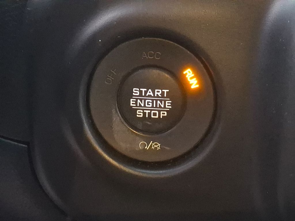 Thumbnail: 2020 Jeep Wrangler - 18