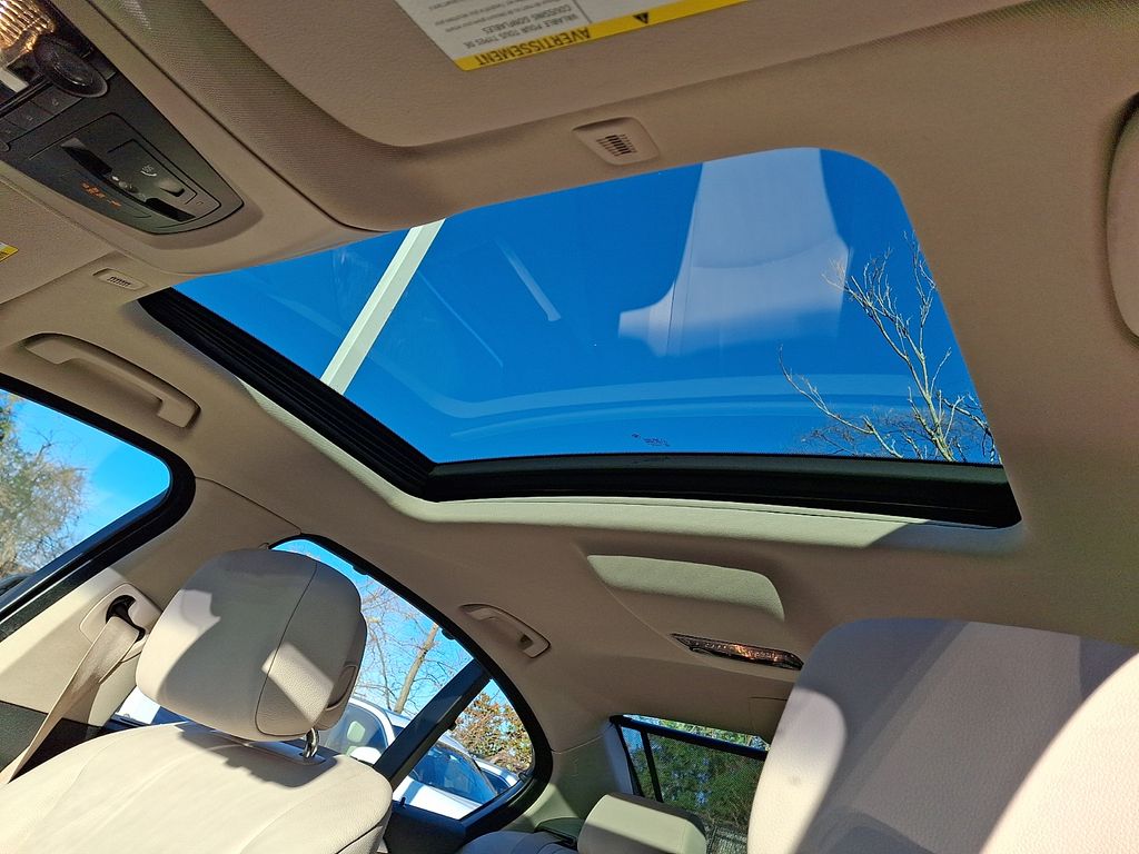 Thumbnail: 2011 BMW 5 Series - 11