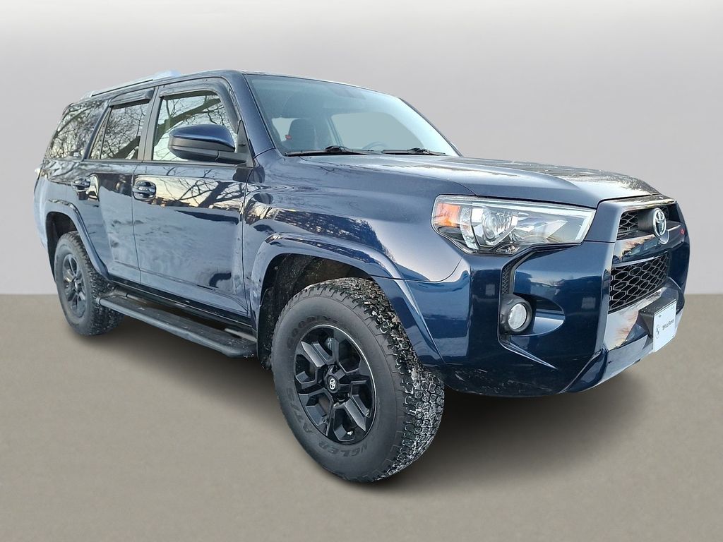 Thumbnail: 2017 Toyota 4Runner - 3