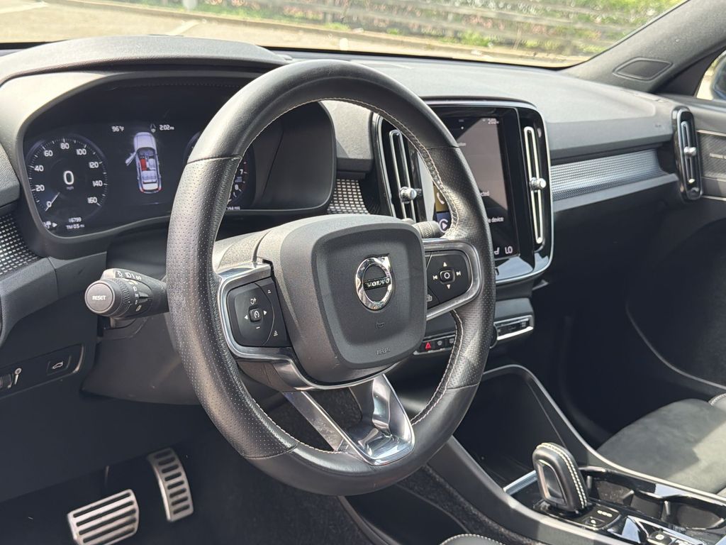 Thumbnail: 2021 Volvo XC40 - 23