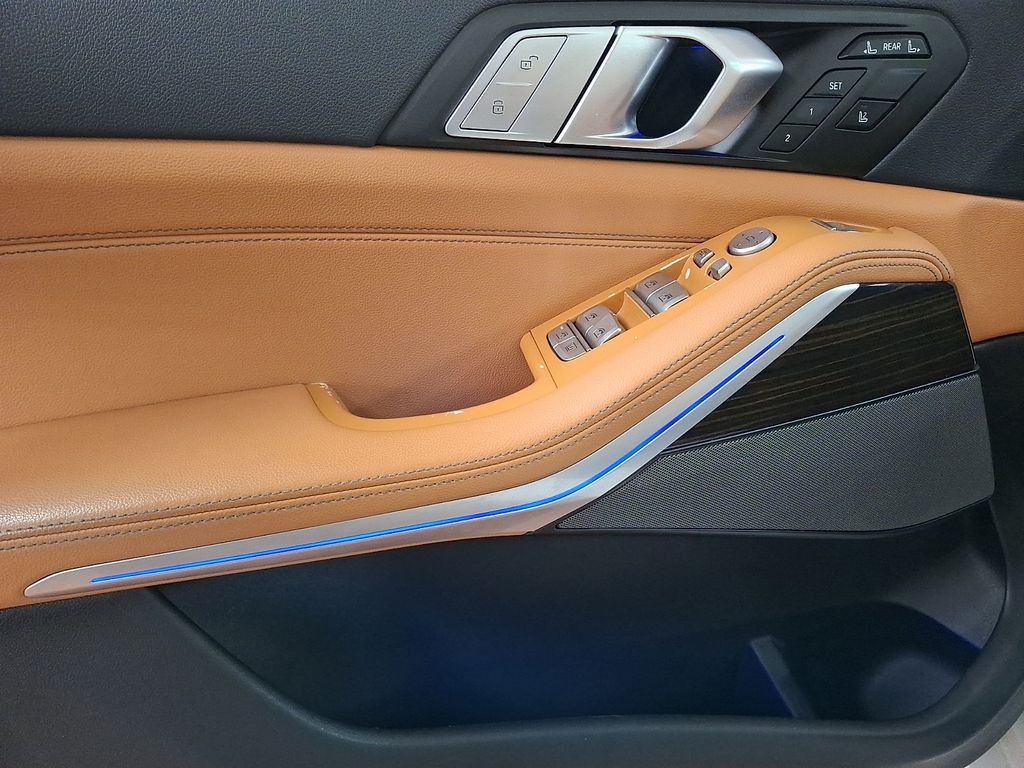 Thumbnail: 2021 BMW X7 - 10