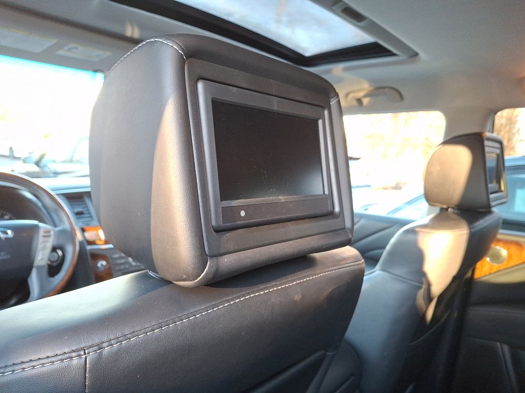 Thumbnail: 2016 INFINITI QX80 - 9