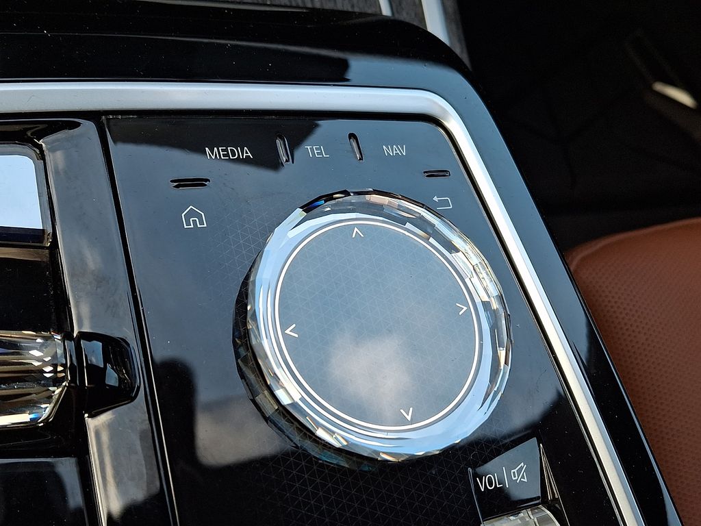 Thumbnail: 2023 BMW 7 Series - 18