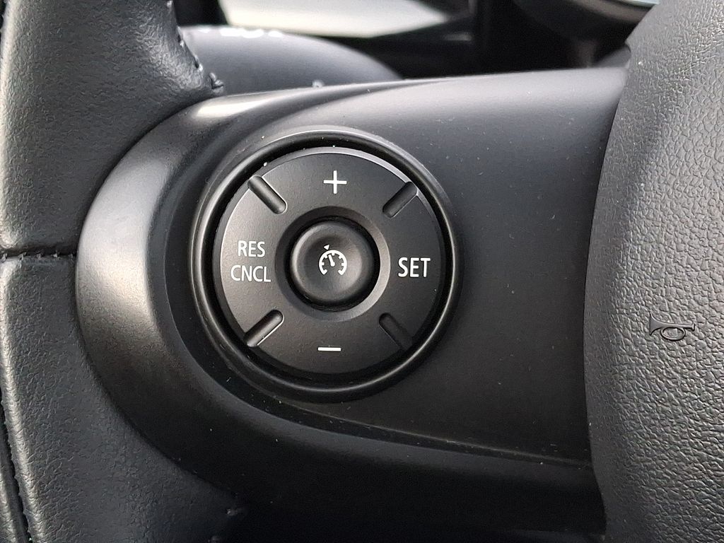 Thumbnail: 2021 MINI Cooper Hardtop - 21