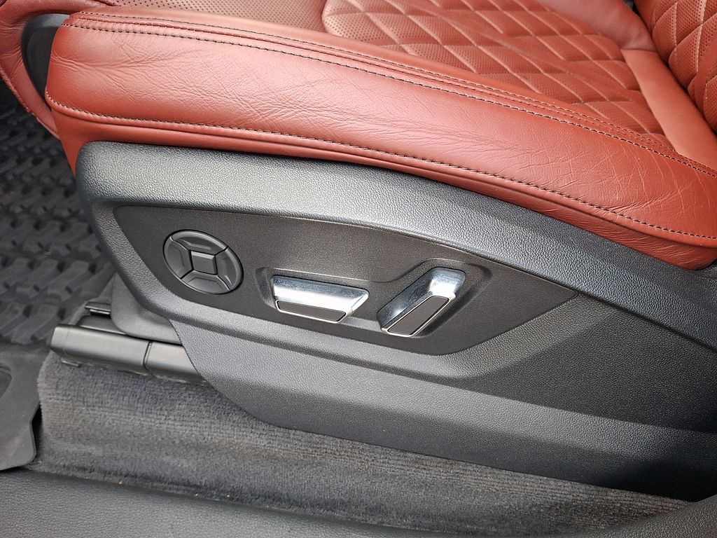 Thumbnail: 2023 Audi SQ7 - 11