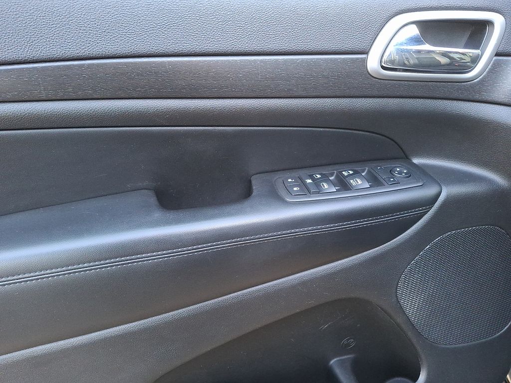 Thumbnail: 2018 Jeep Grand Cherokee - 9