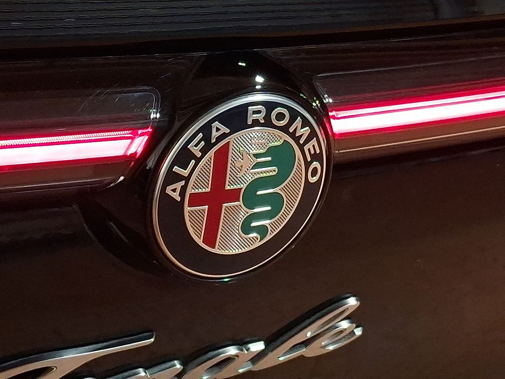 Thumbnail: 2024 Alfa Romeo Tonale - 28
