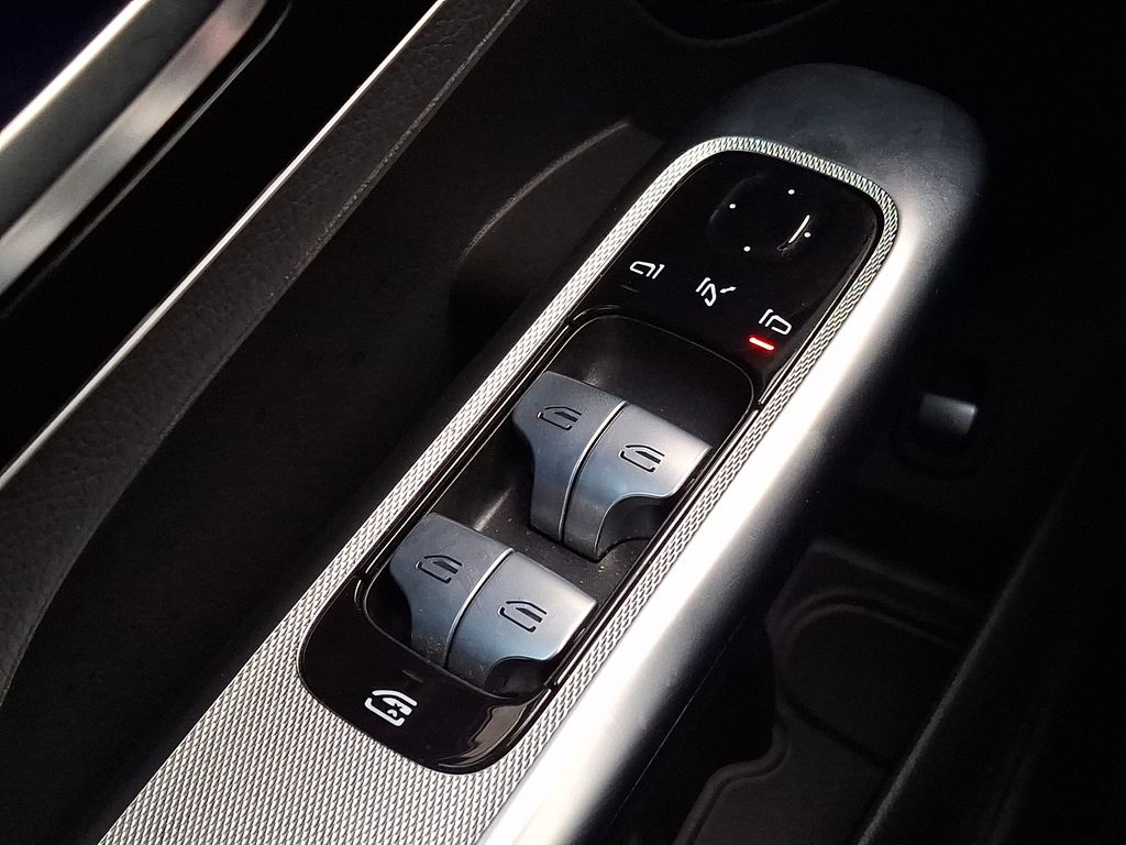 Thumbnail: 2023 Mercedes-Benz GLC - 20