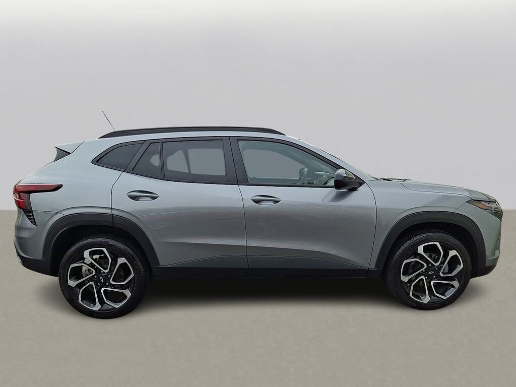 Used 2025 Chevrolet Trax 2RS SUV