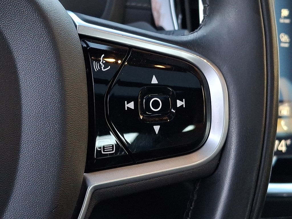 Thumbnail: 2019 Volvo S60 - 18