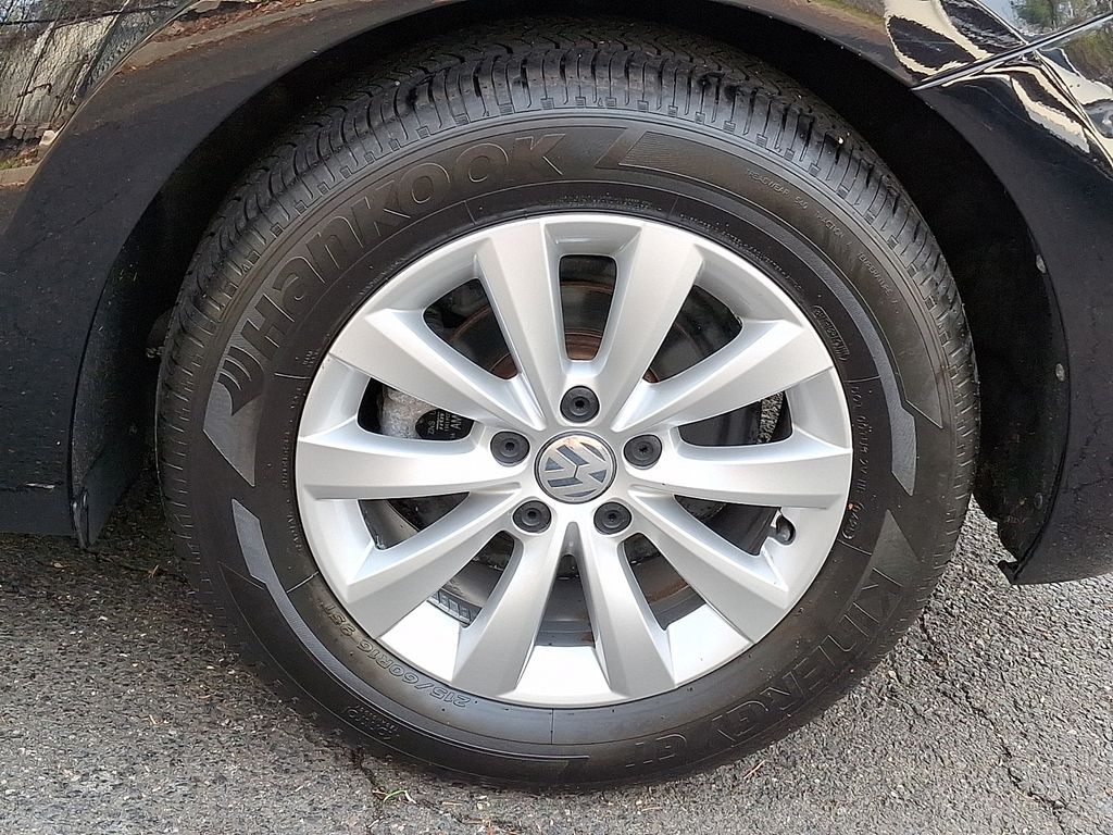 Thumbnail: 2019 Volkswagen Beetle - 6