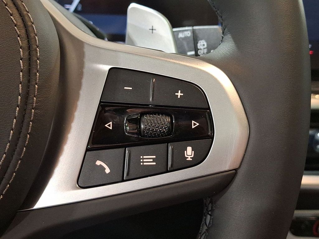 Thumbnail: 2026 BMW X7 - 16