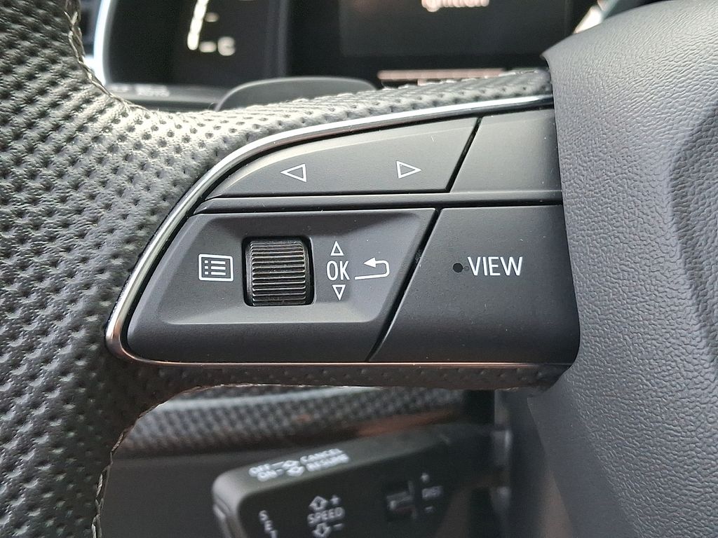 Thumbnail: 2023 Audi SQ7 - 18